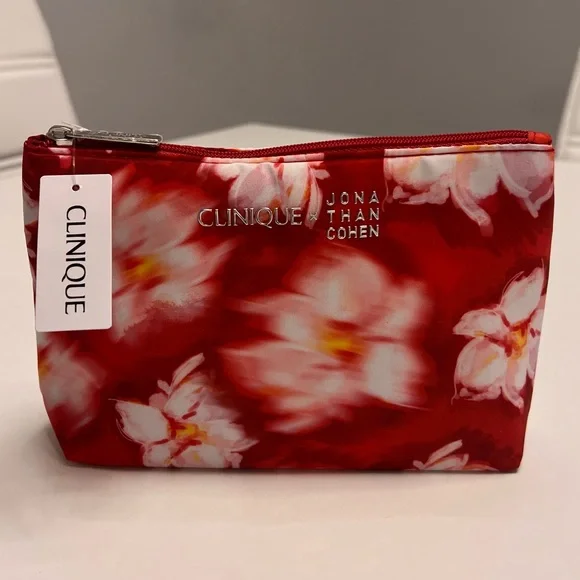 NWT CLINIQUE GIFT WITH PURCHASE BAG
GLOWY AND BRIGHT KIT: MOISTURE SURGE SET - Picture 3 of 9